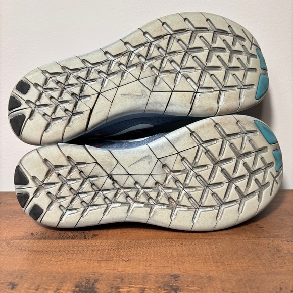 Nike Roshe Two Flyknit V2 Sneakers Shoes 917688-400 Size 7 Women - Picture 4 of 7